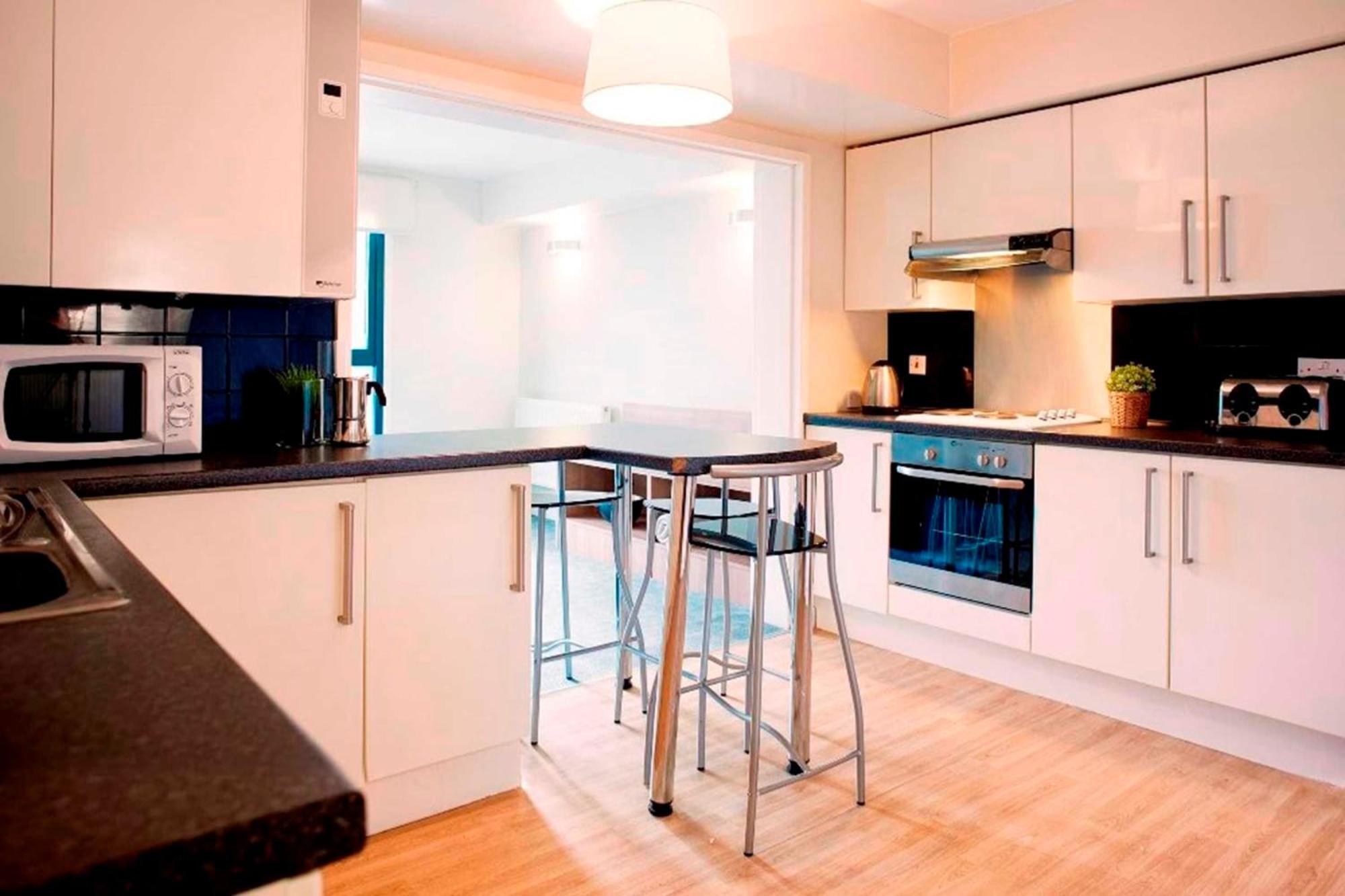 Spacious And Comfy At Chapter Highbury I In Apartment *