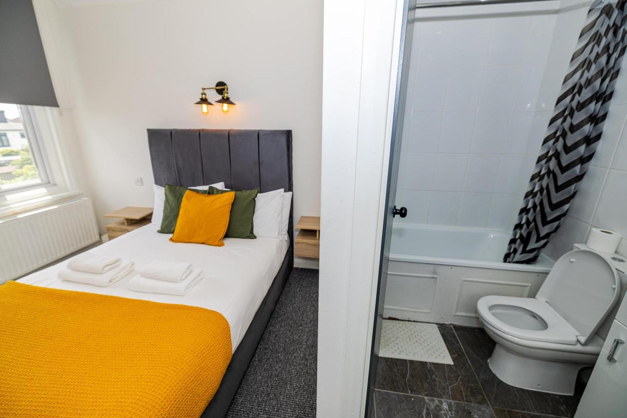 Woodford Hotel 3*