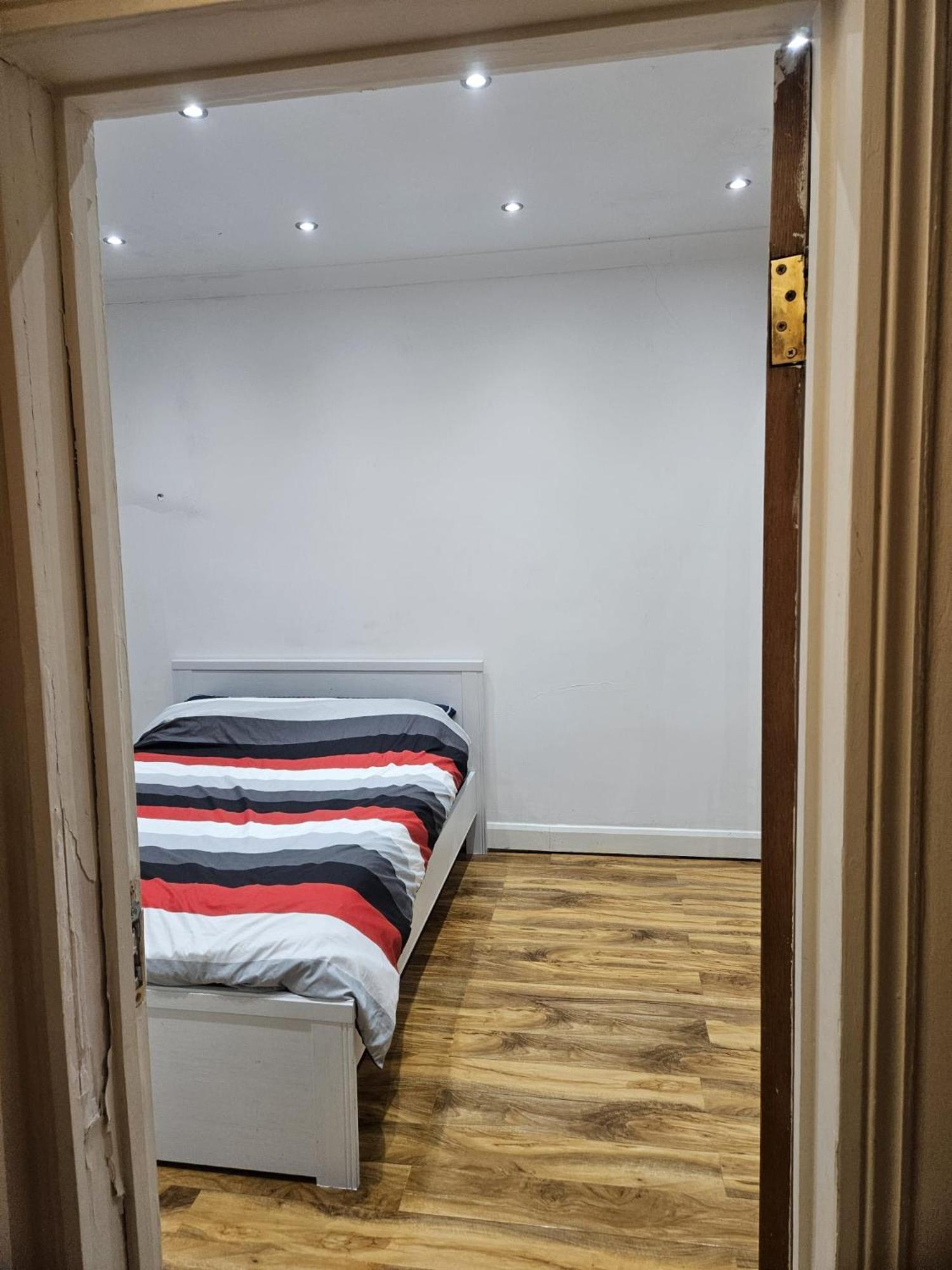 Apartment 2 Bedroom Flat - Travel Direct To Heathrow/central London