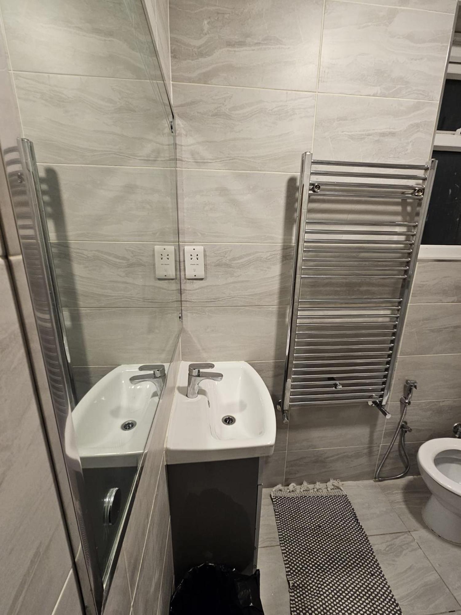 2 Bedroom Flat - Travel Direct To Heathrow/central Apartment *