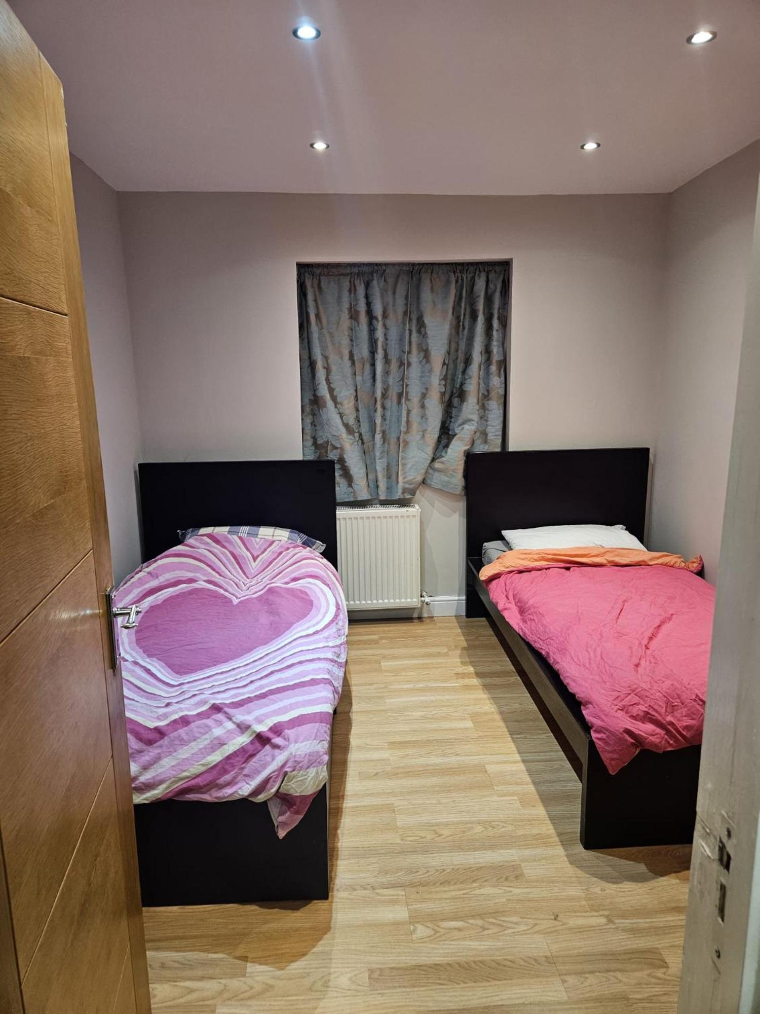 2 Bedroom Flat - Travel Direct To Heathrow/central Apartment