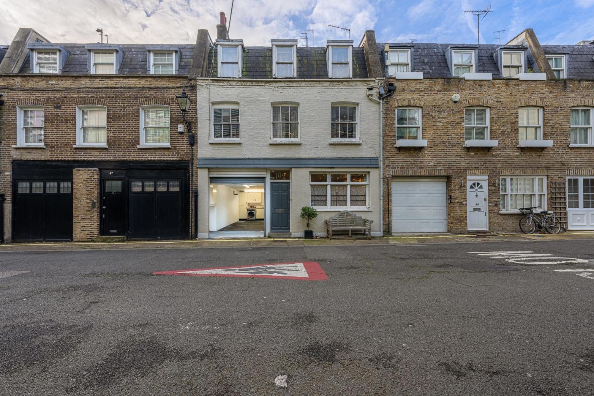 Huge 200sqm Luxury 3-bedroom Mews Apartamento *