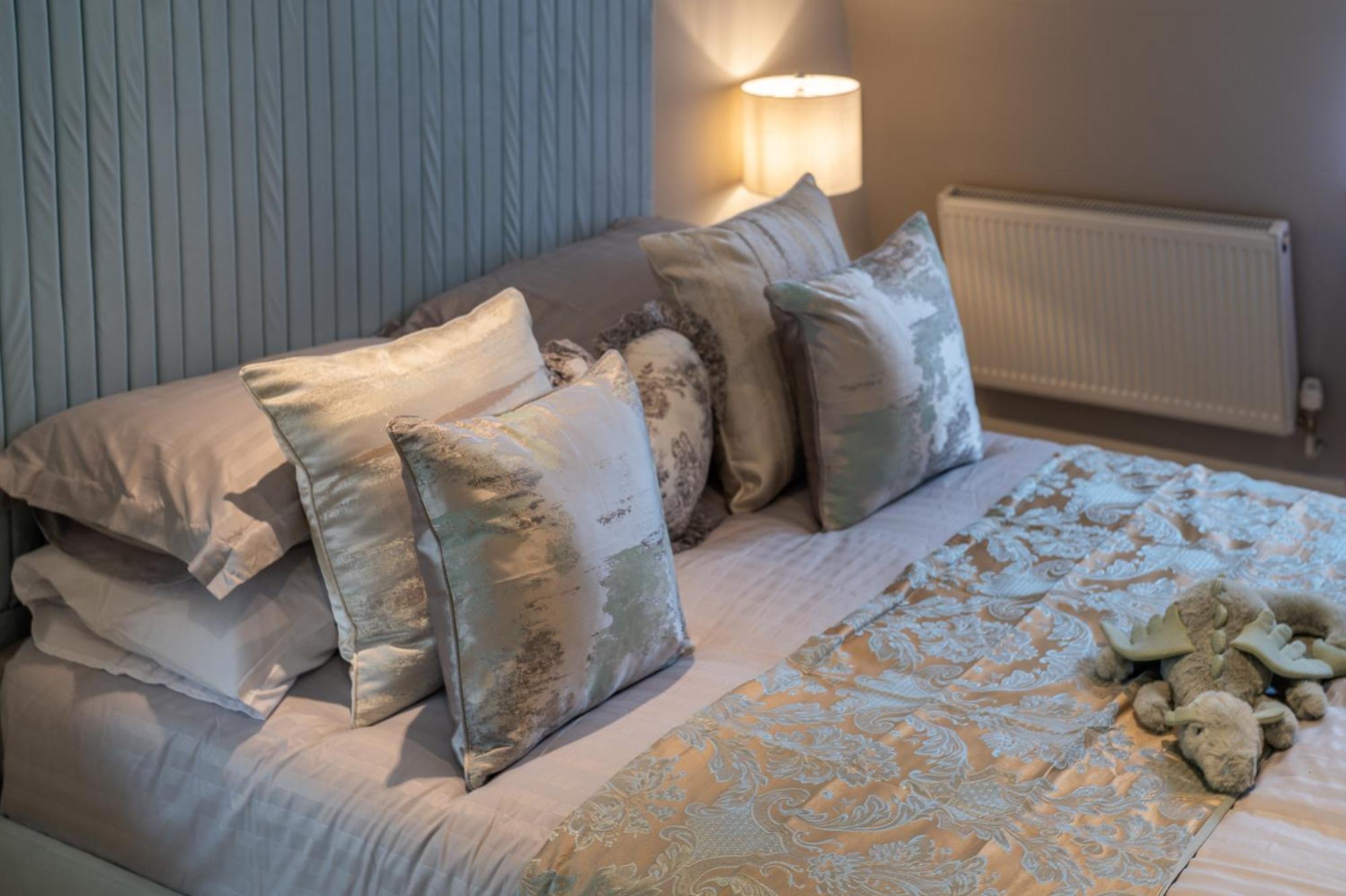 Huge 200sqm Luxury 3-bedroom Mews *