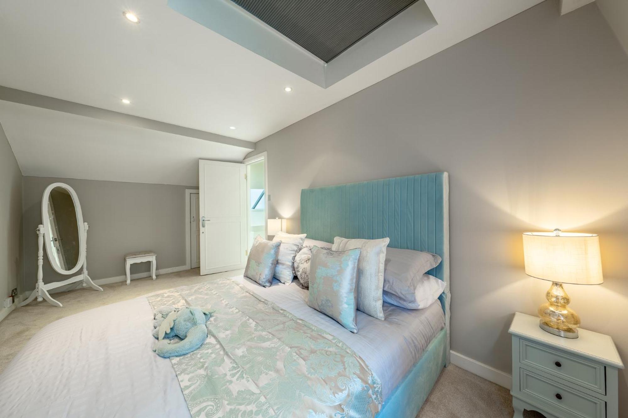 Huge 200sqm Luxury 3-bedroom Mews Apartamento