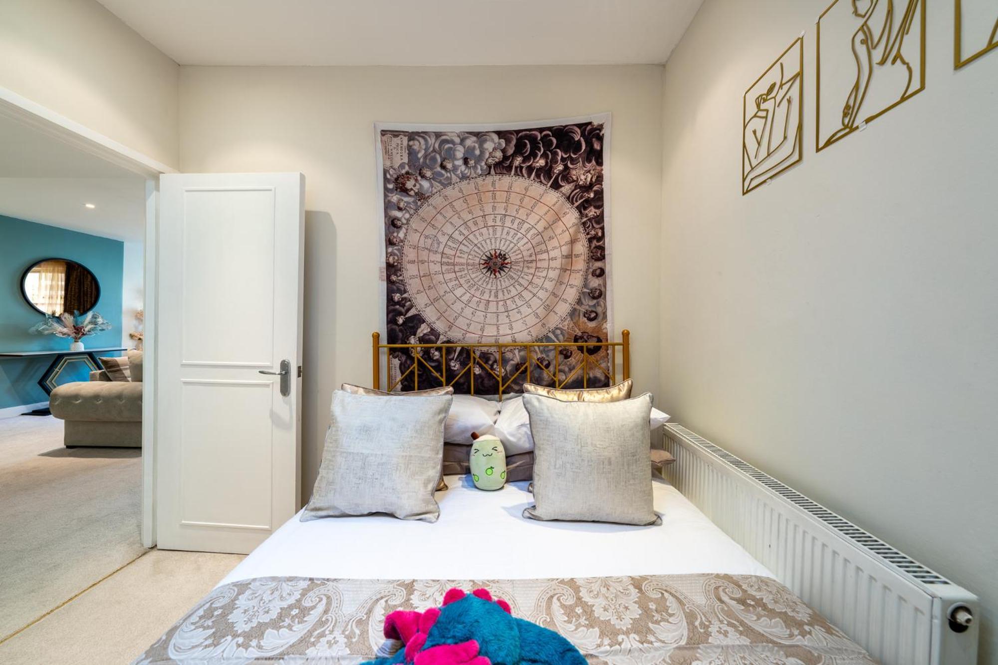 Huge 200sqm Luxury 3-bedroom Mews Apartamento *