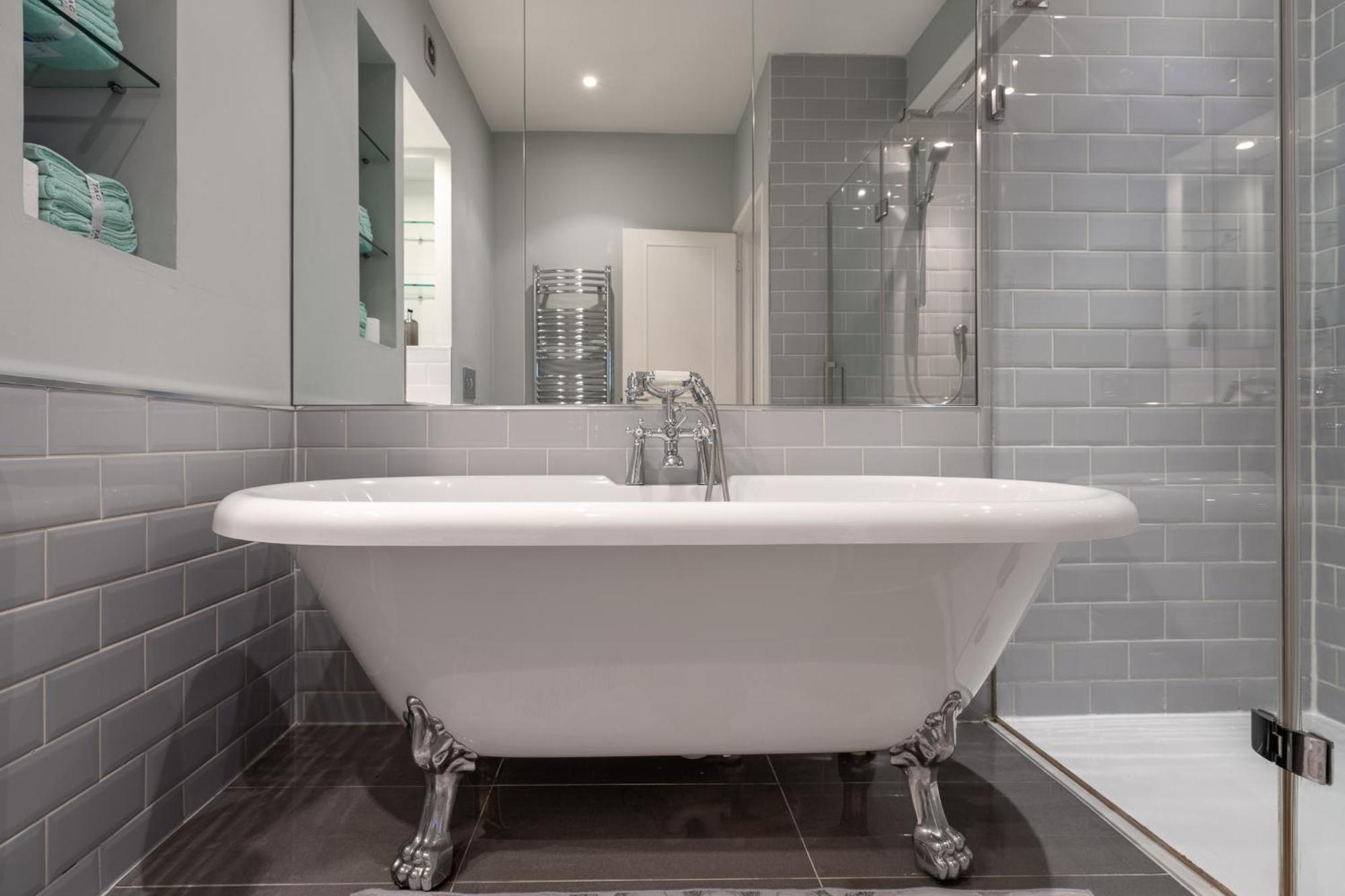 Huge 200sqm Luxury 3-bedroom Mews Apartamento