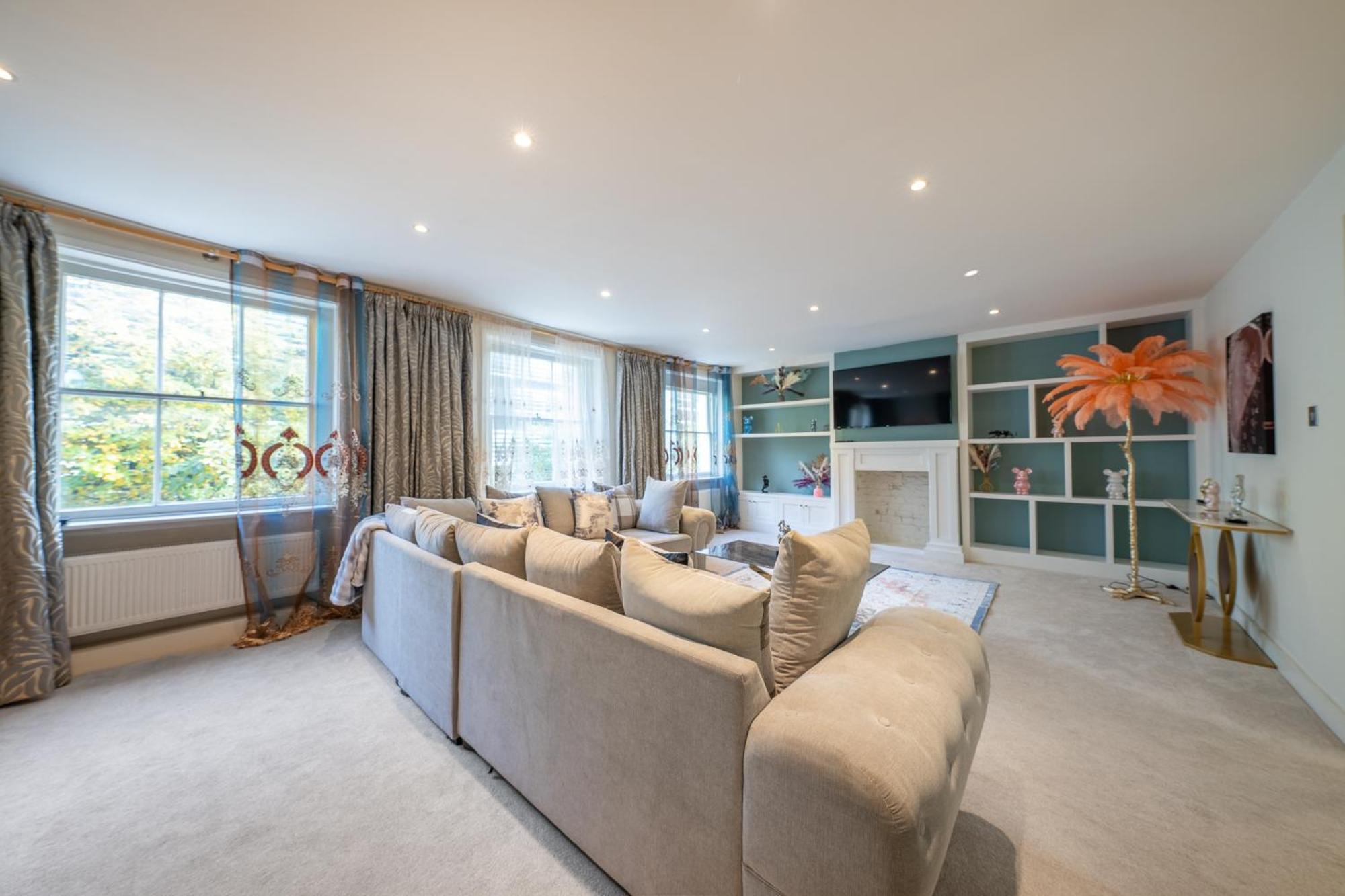 Huge 200sqm Luxury 3-bedroom Mews Apartamento *