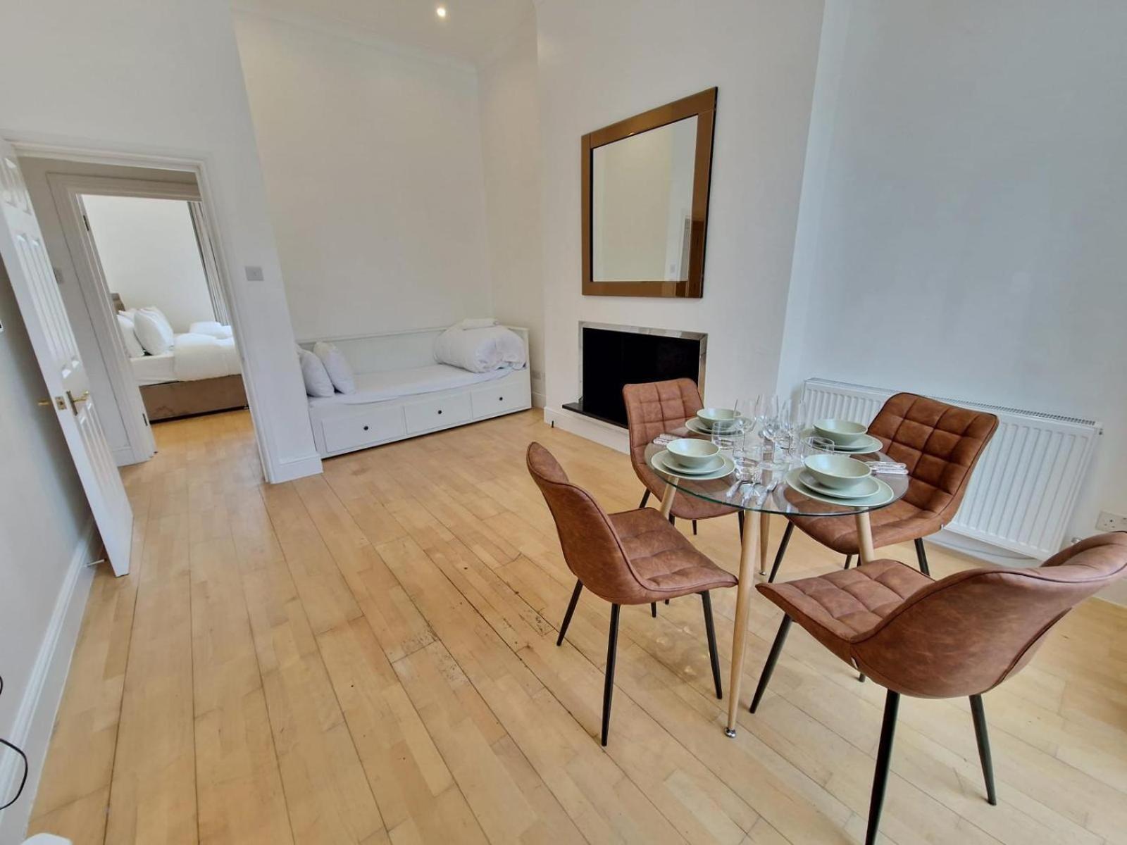 Clarges Apartamento