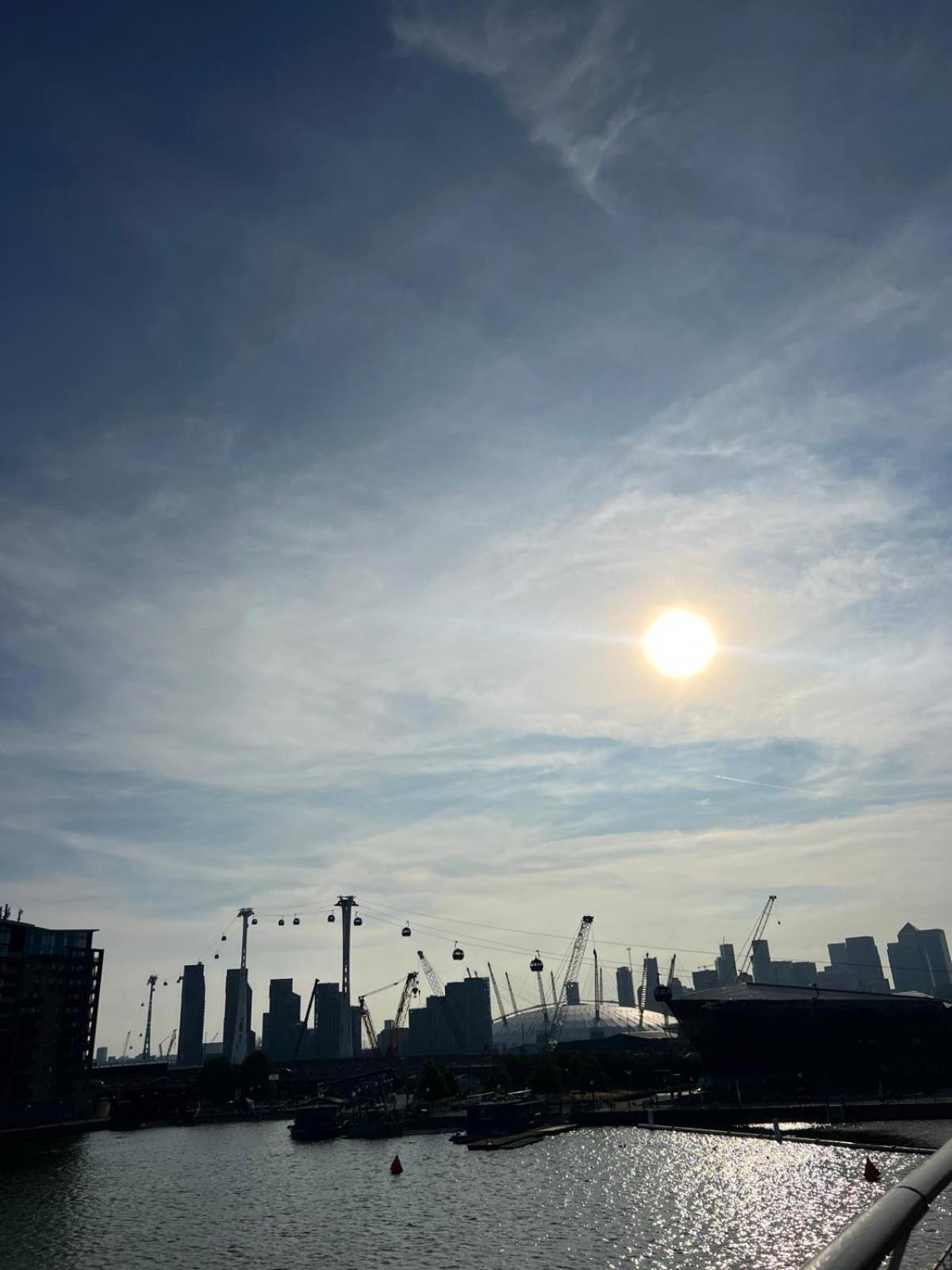 Waterfront Double With Fireplace In The Heart Of Royal Docks *