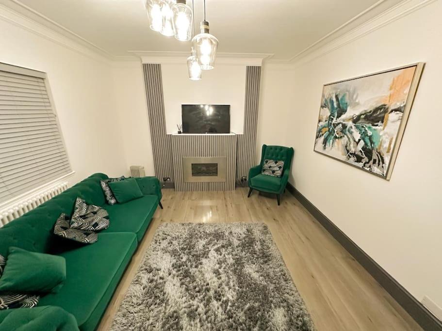 Beautiful Cosy 2 Bed Whole Flat Appartement *