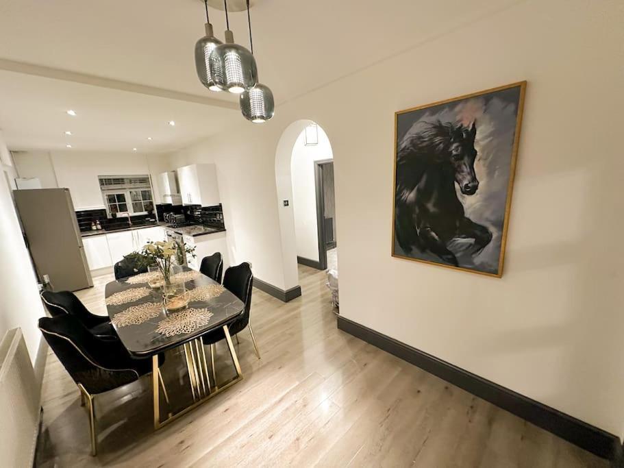 Beautiful Cosy 2 Bed Whole Flat * Londres