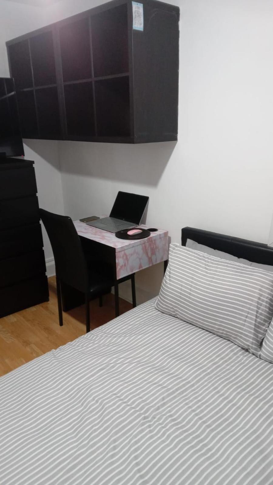 Exclusive Luxurious Double Bedroom In A Beautiful Shared Flat Close To Transit & Grocery Stores Habitación en casa particular