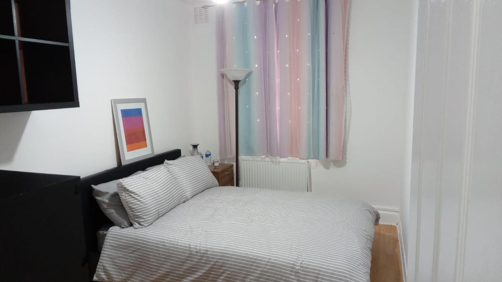 Séjour chez l'habitant Exclusive Luxurious Double Bedroom In A Beautiful Shared Flat Close To Transit & Grocery Stores