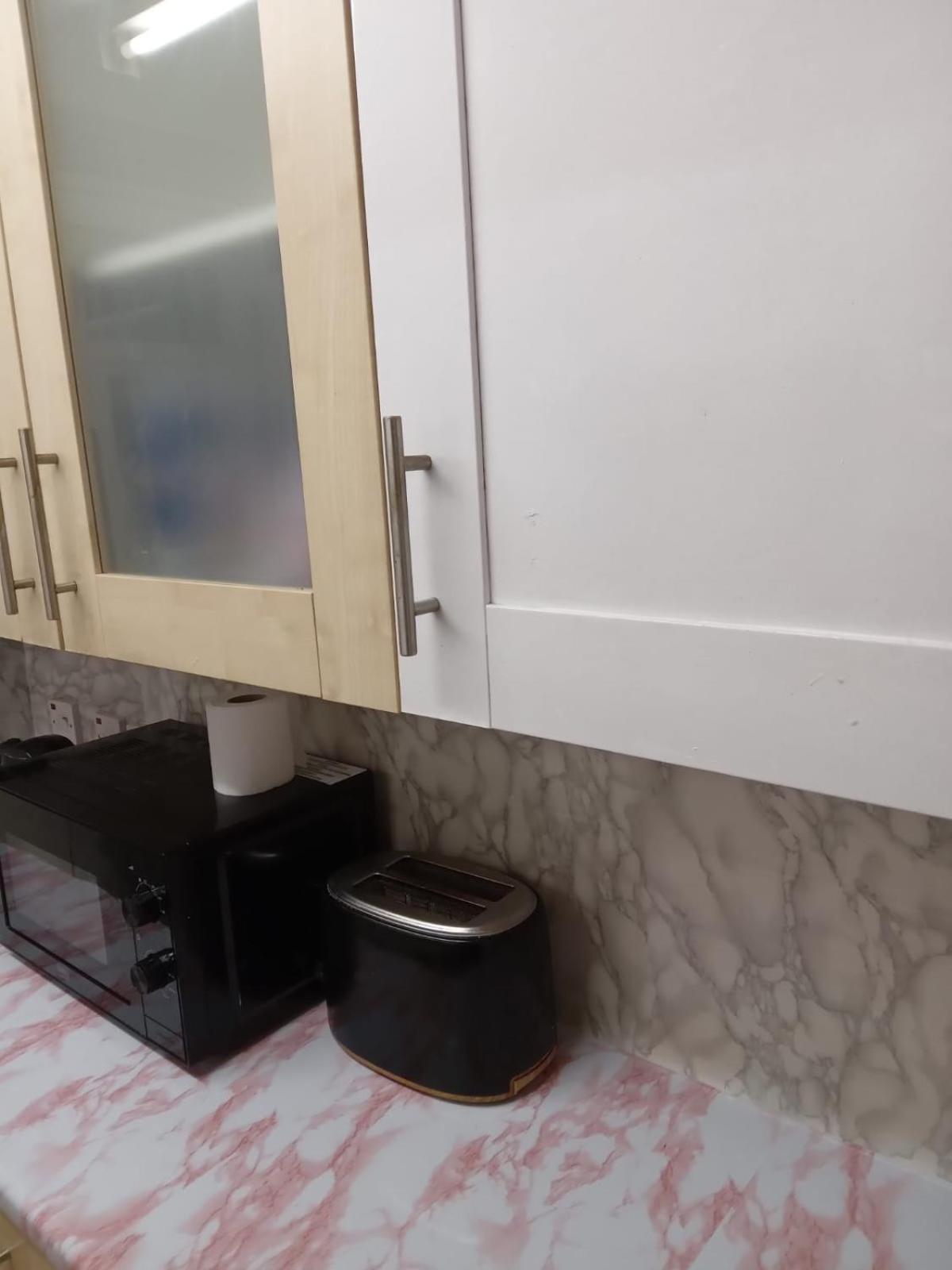 Exclusive Luxurious Double Bedroom In A Beautiful Shared Flat Close To Transit & Grocery Stores Séjour chez l'habitant *