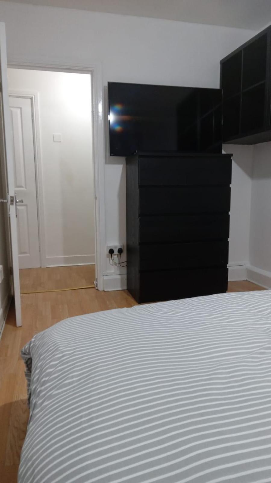 Exclusive Luxurious Double Bedroom In A Beautiful Shared Flat Close To Transit & Grocery Stores * Londres