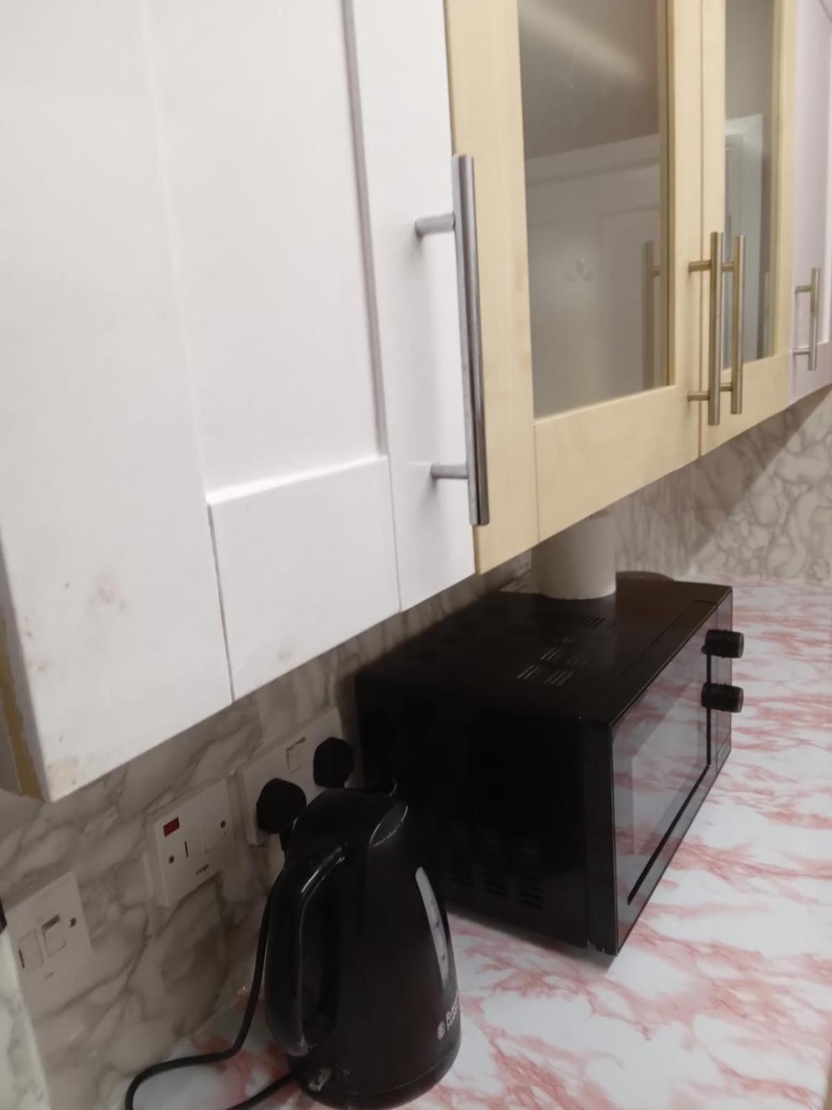 Exclusive Luxurious Double Bedroom In A Beautiful Shared Flat Close To Transit & Grocery Stores Séjour chez l'habitant *