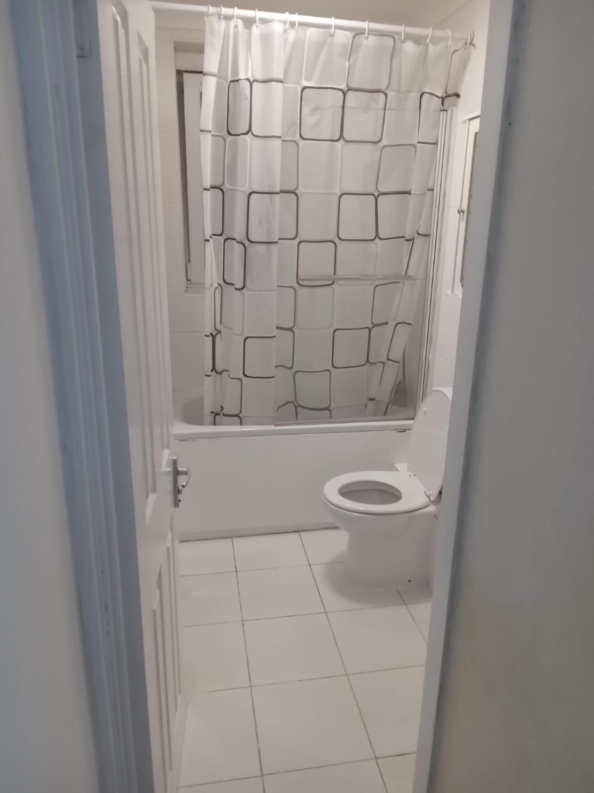 Exclusive Luxurious Double Bedroom In A Beautiful Shared Flat Close To Transit & Grocery Stores * Londres