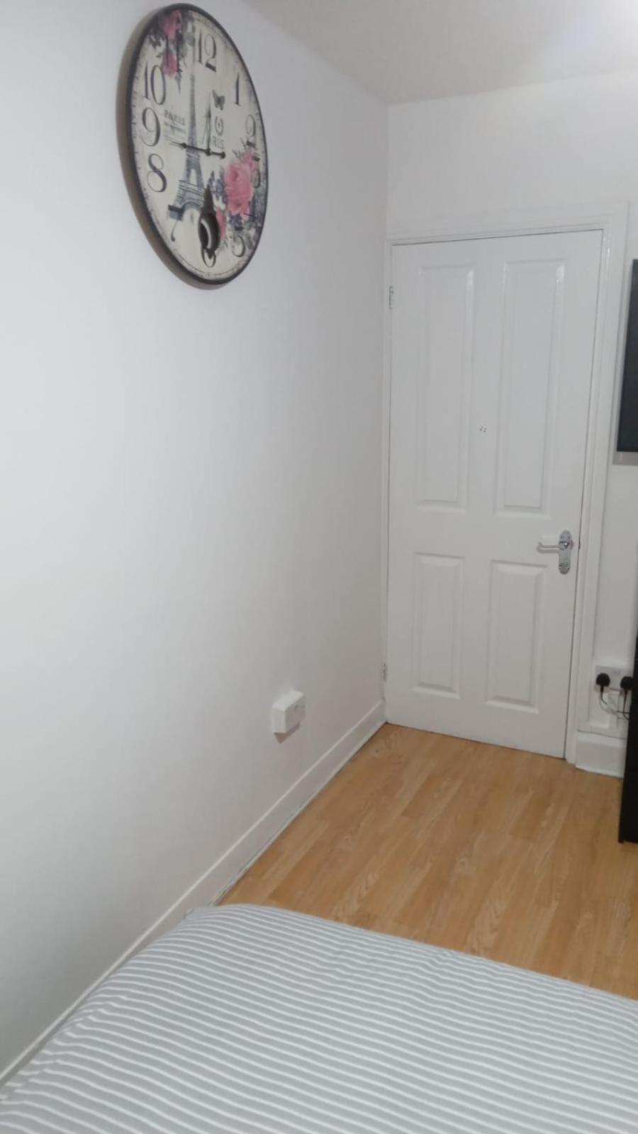 Exclusive Luxurious Double Bedroom In A Beautiful Shared Flat Close To Transit & Grocery Stores
