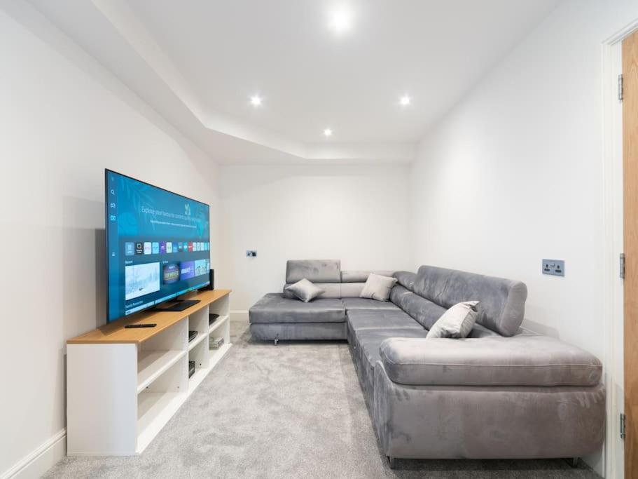 Londons Luxury Pad *