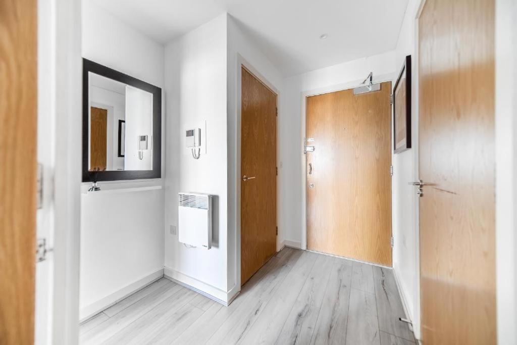 Modern One-bed Apartment, Hallsville Rd Appartement Londres