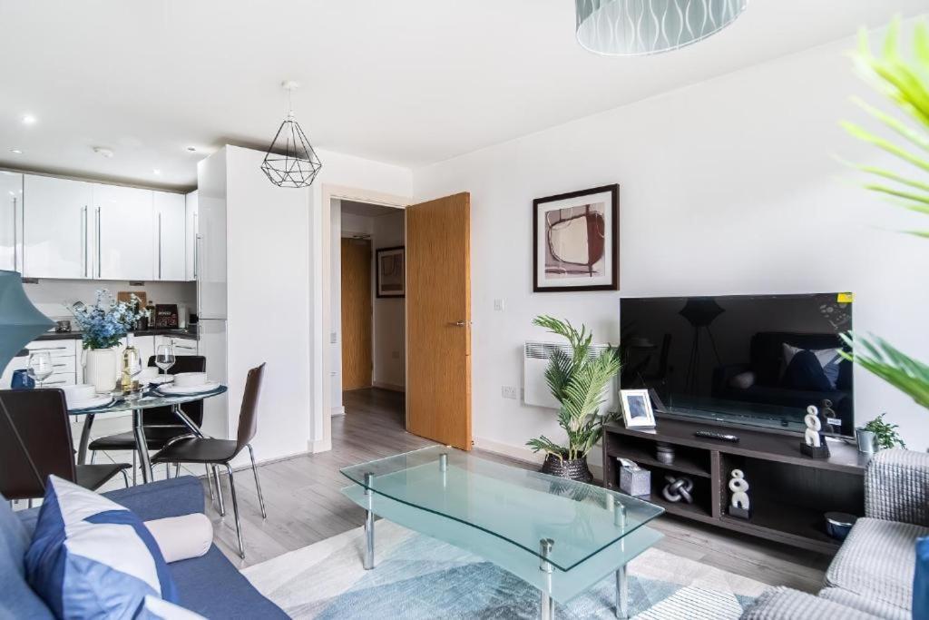 Modern One-bed Apartment, Hallsville Rd * Londres