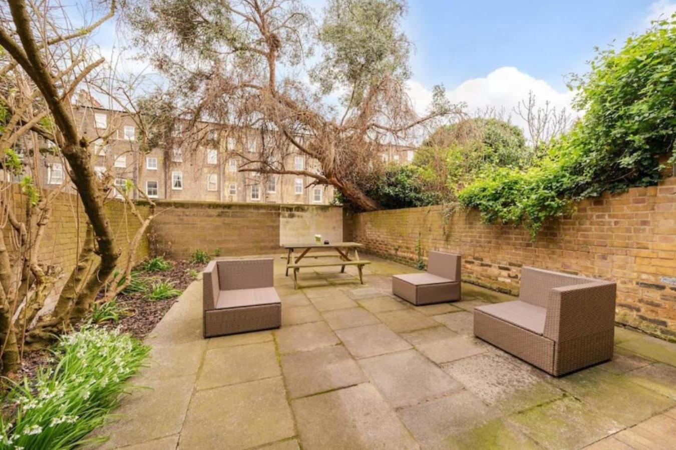 Kensington - Two Bedroom With Garden *