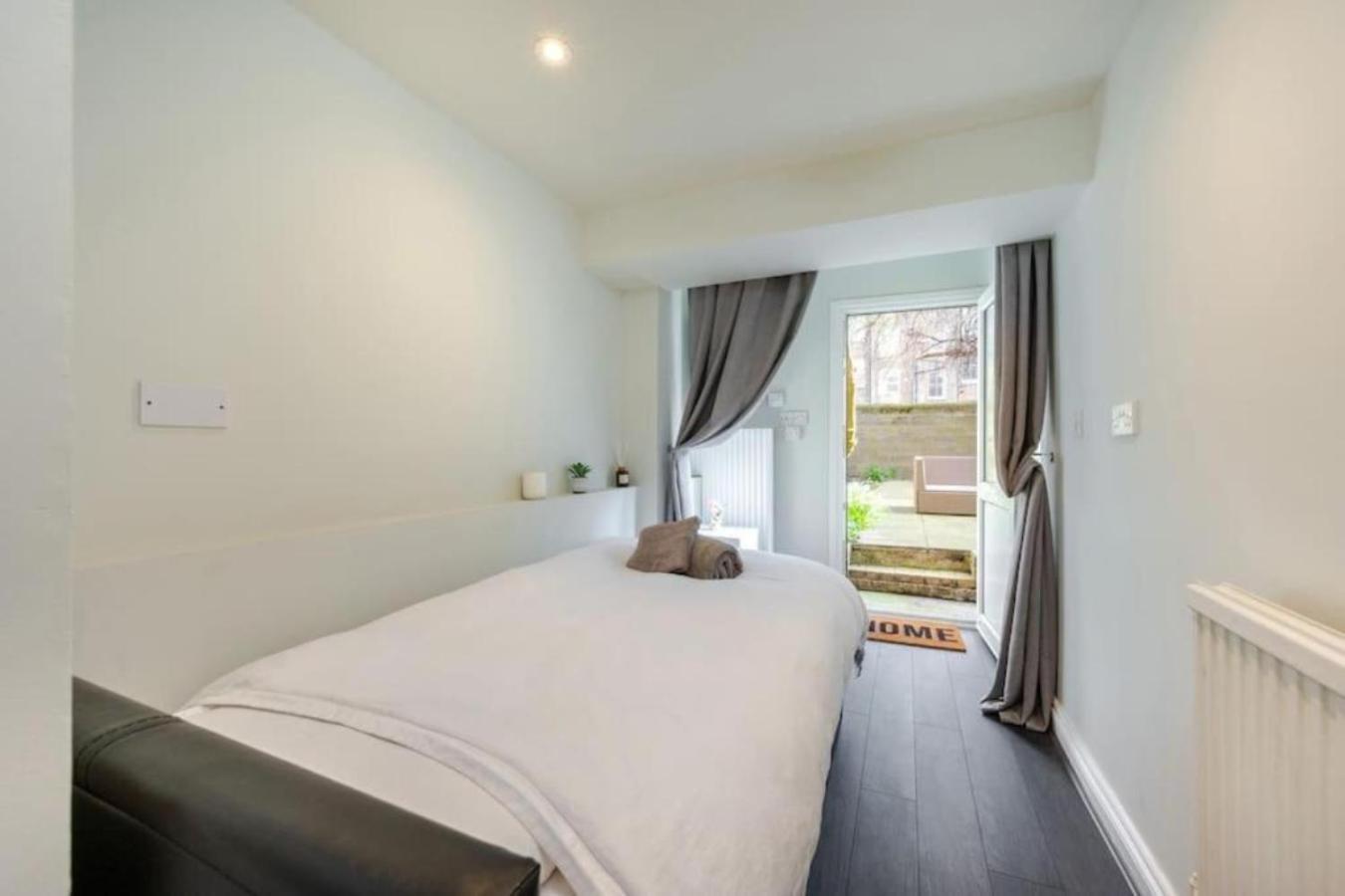 Kensington - Two Bedroom With Garden * Londres