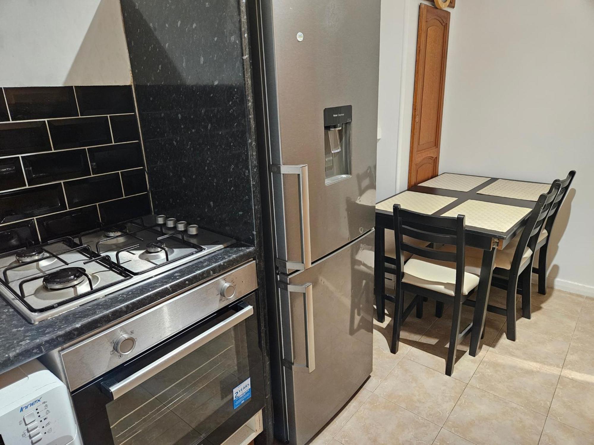 Mitcham Junction - 2 Bed - Sleeps 6 Appartement Londres