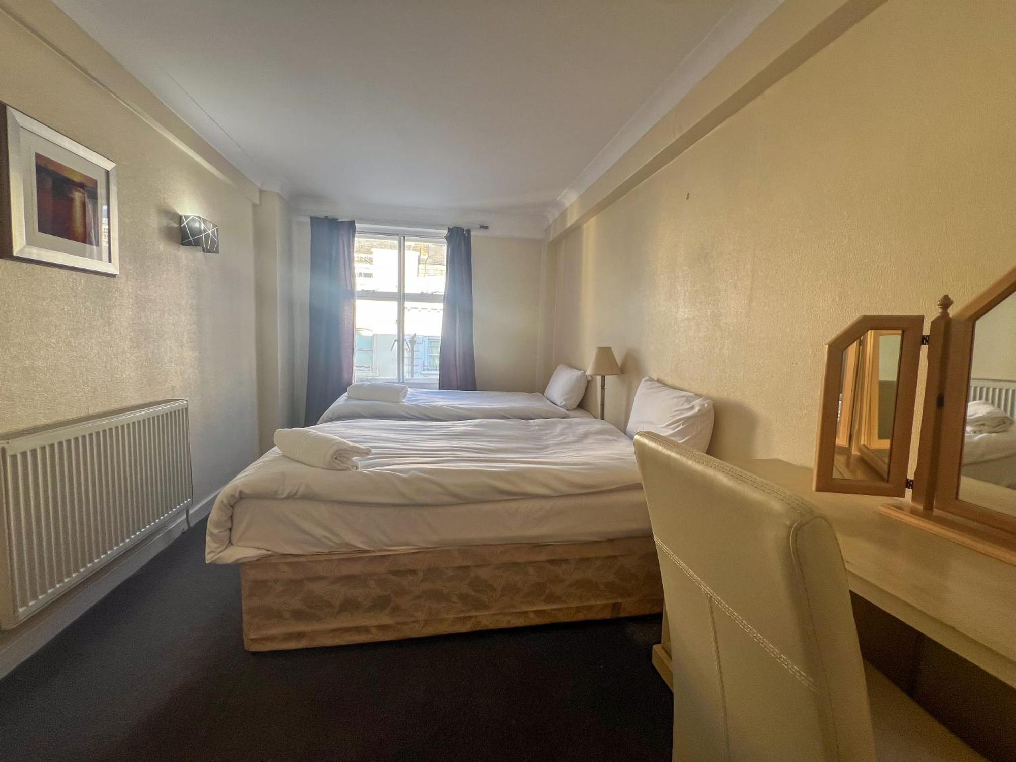 Collection In Prestigious Mayfair Location Londres