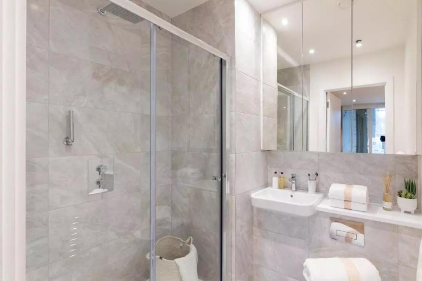 Elegant Modern Cozy 3Bd Apt 1Gb Wifi - Luxurylondonstays