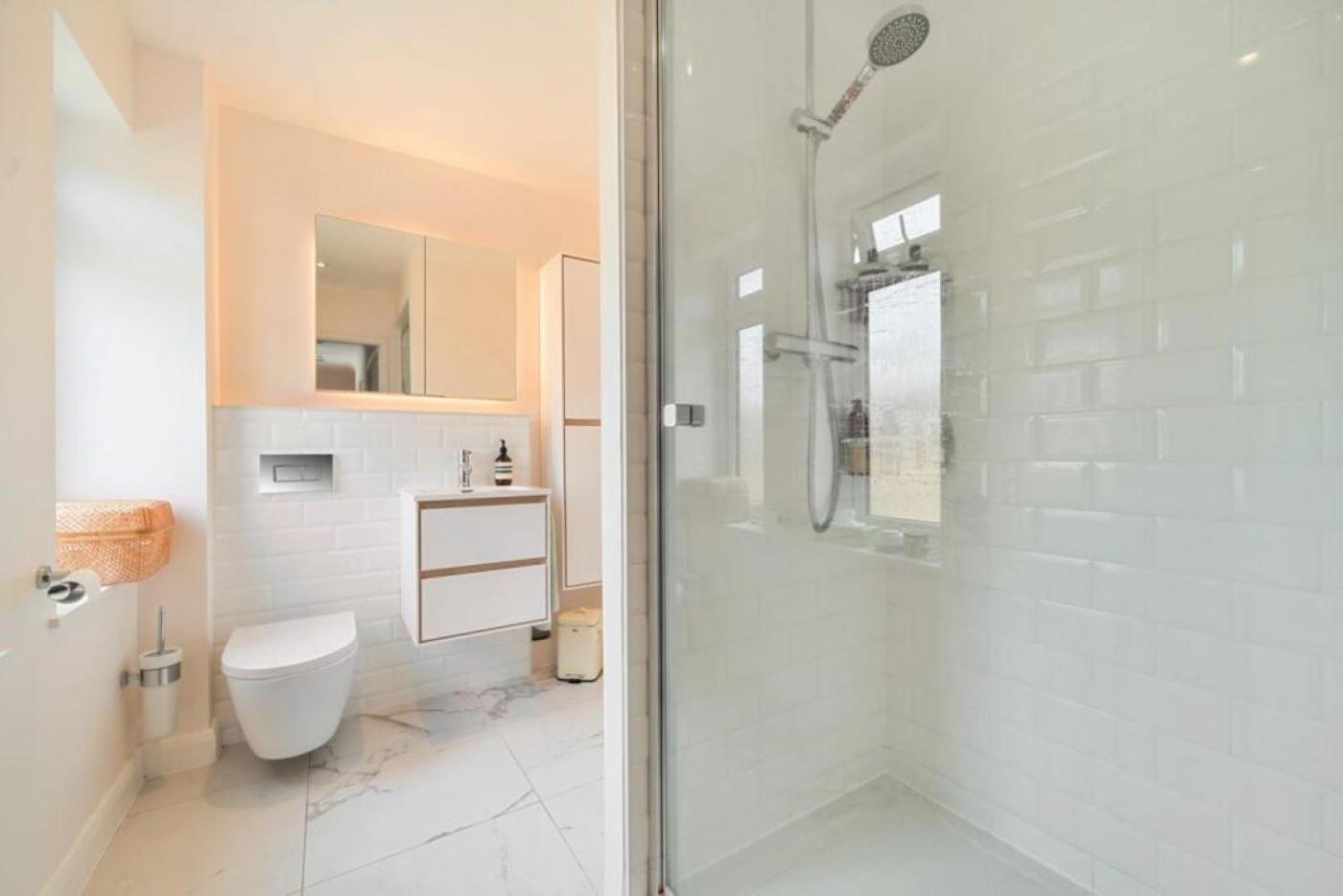 Elegant Modern Cozy 3Bd Apt 1Gb Wifi - Luxurylondonstays