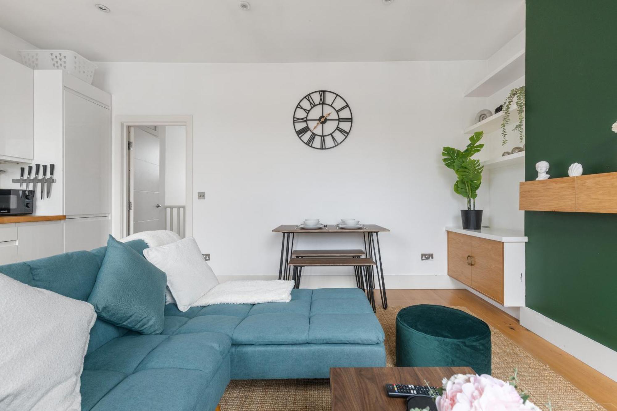 Portnall Retreat - Beautiful & Bright - Close To Ldn Appartement *