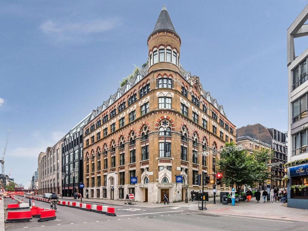 Farringdon Penthouse Spacious 3 Bedroom 2 Bath *