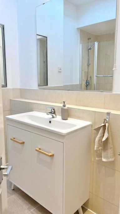 3 Bedroom In Victoria, Appartement Londres