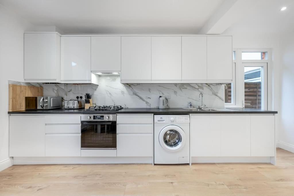 Сasa de vacaciones Brand New Cricklewood Zone 2 Modern *