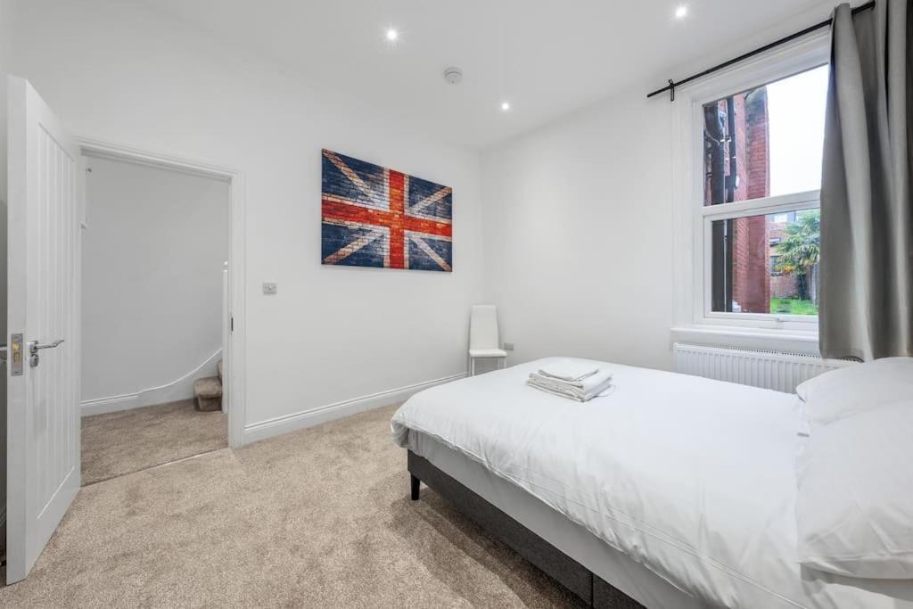 Brand New Cricklewood Zone 2 Modern * Londres