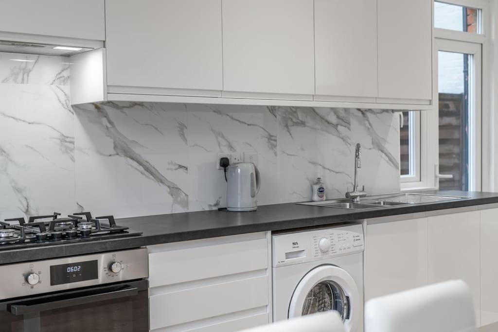 Сasa de vacaciones Brand New Cricklewood Zone 2 Modern *