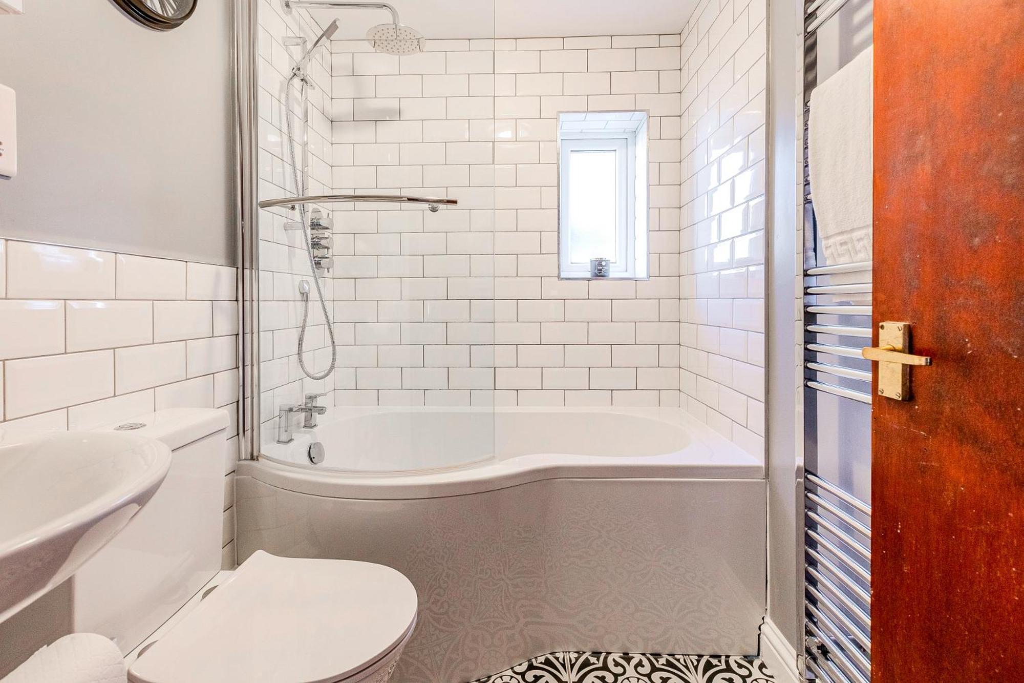 Peaceful 2br Multilvl In Streatham * Londres