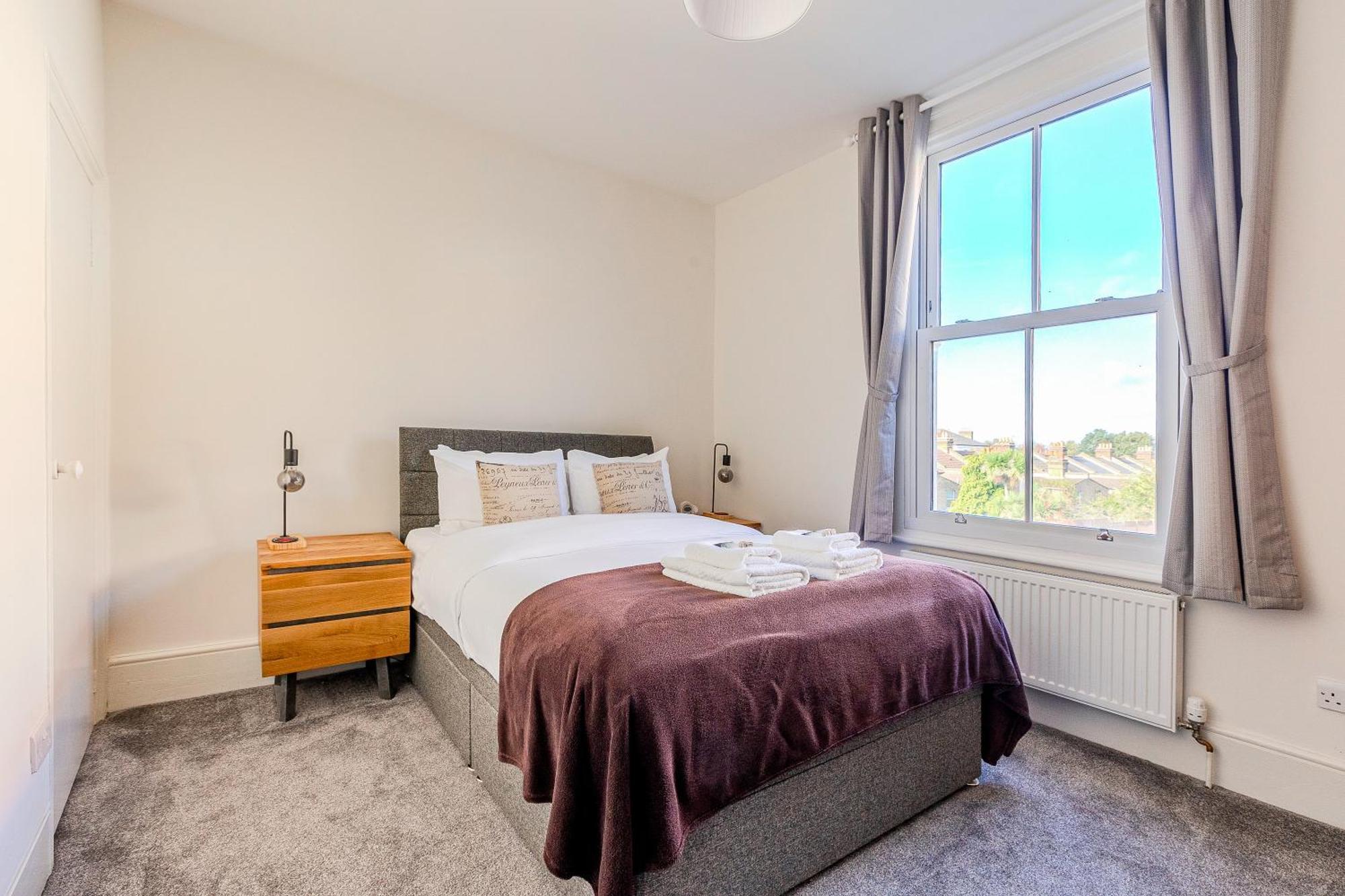 Peaceful 2br Multilvl In Streatham * Londres
