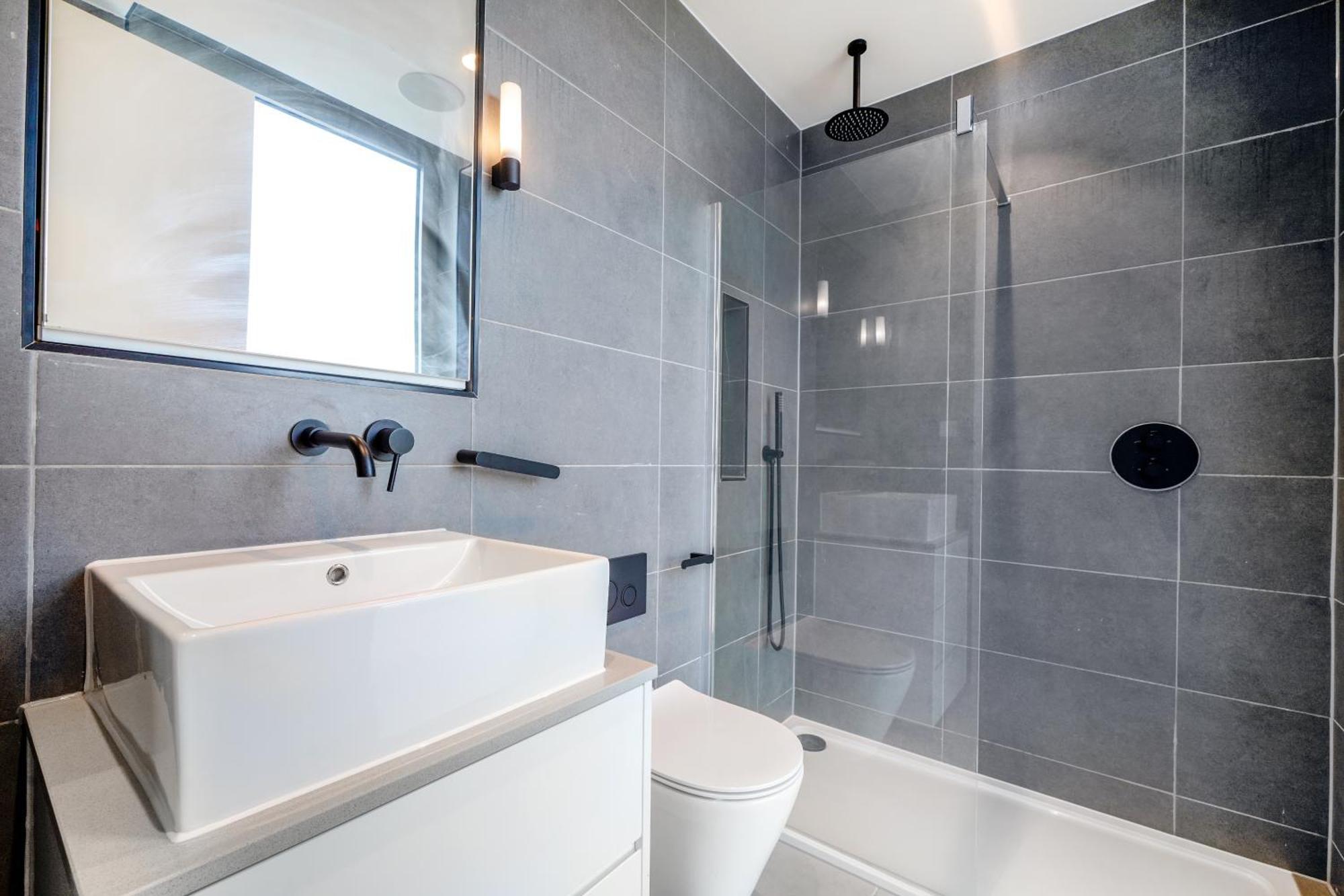 Warmly Relaxed Apart, 5beds, 5mins Walk To Tube Station, 10mins To Westend, Ctral Appartement