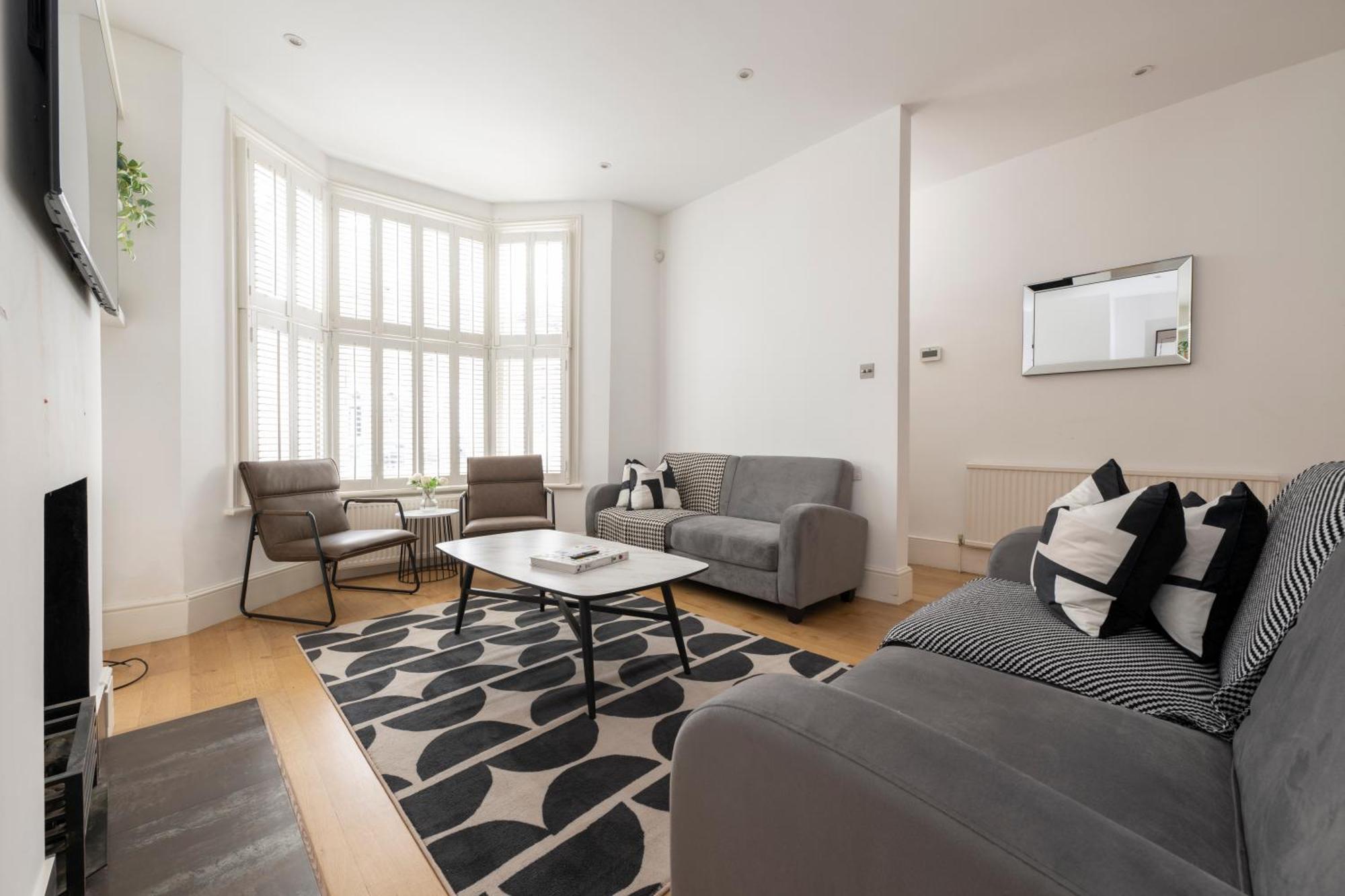 Fulham Spacious & Luxe House With Parking & Garden
