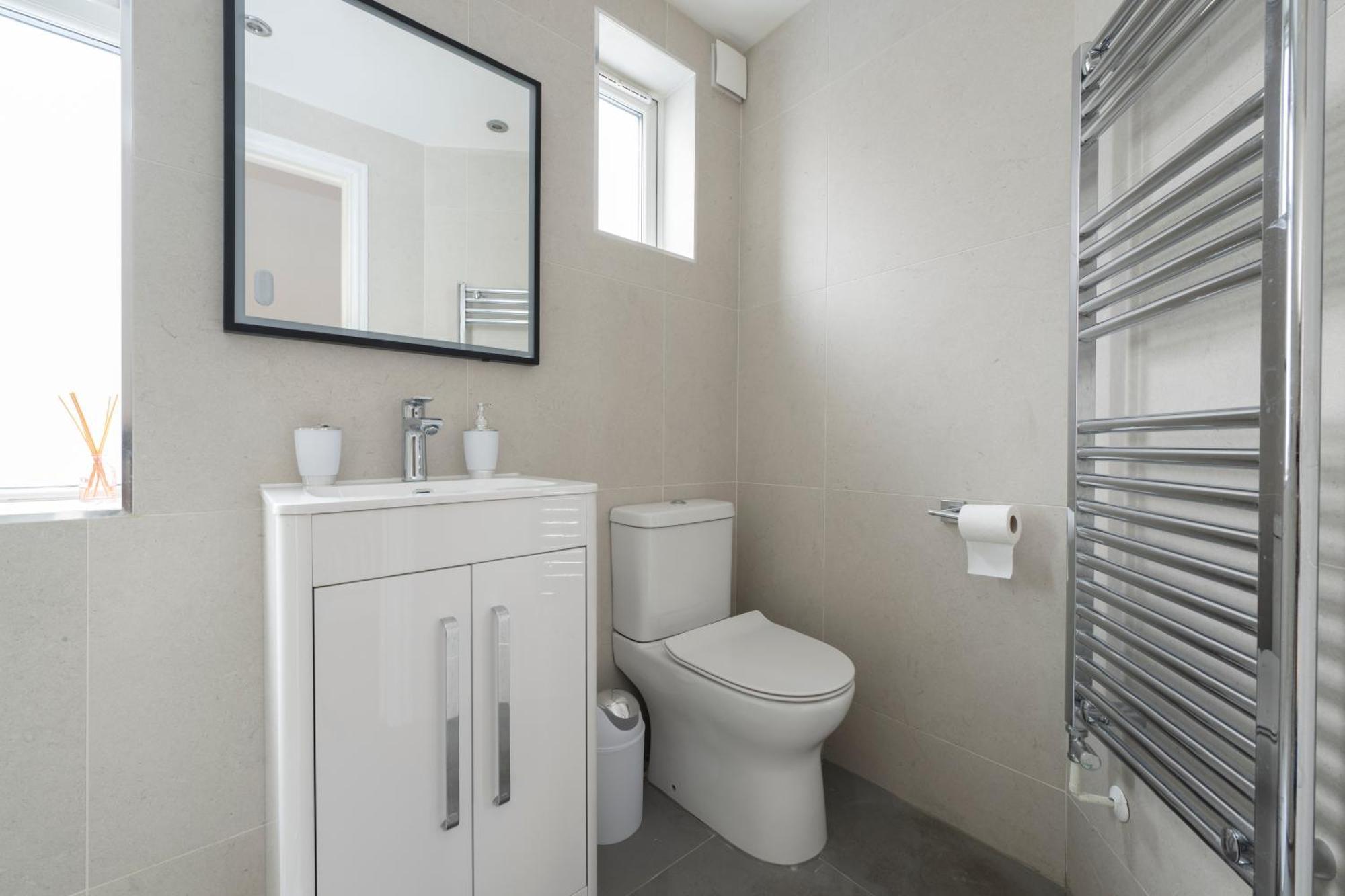 Fulham Spacious & Luxe House With Parking & Garden