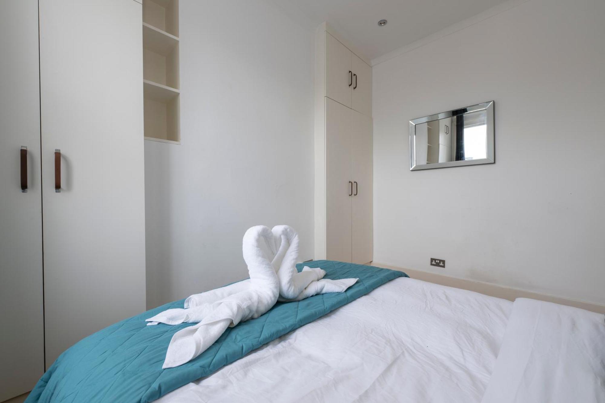 Fulham Spacious & Luxe House With Parking & Garden