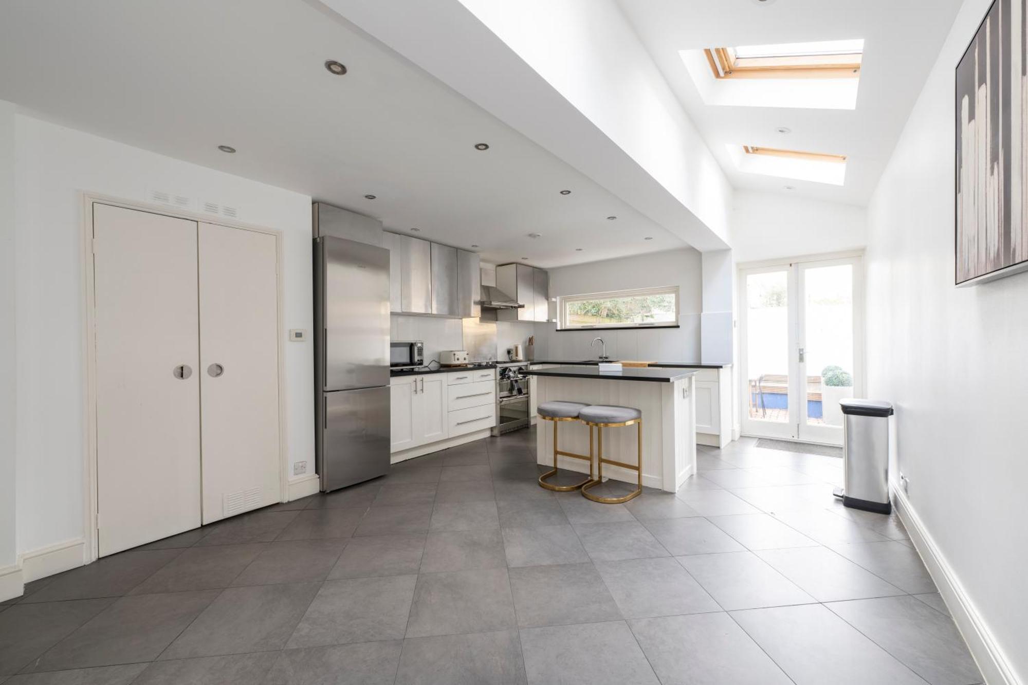 Fulham Spacious & Luxe House With Parking & Garden