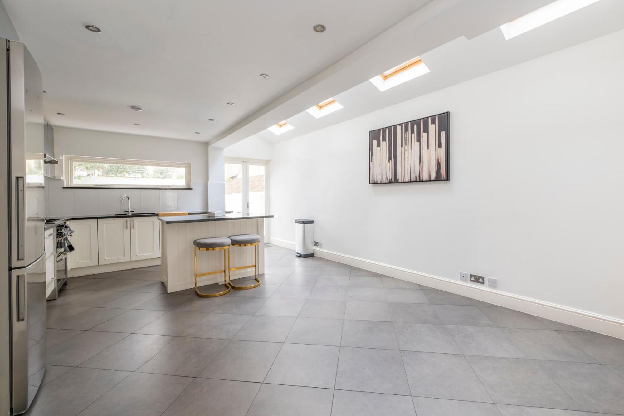Fulham Spacious & Luxe House With Parking & Garden