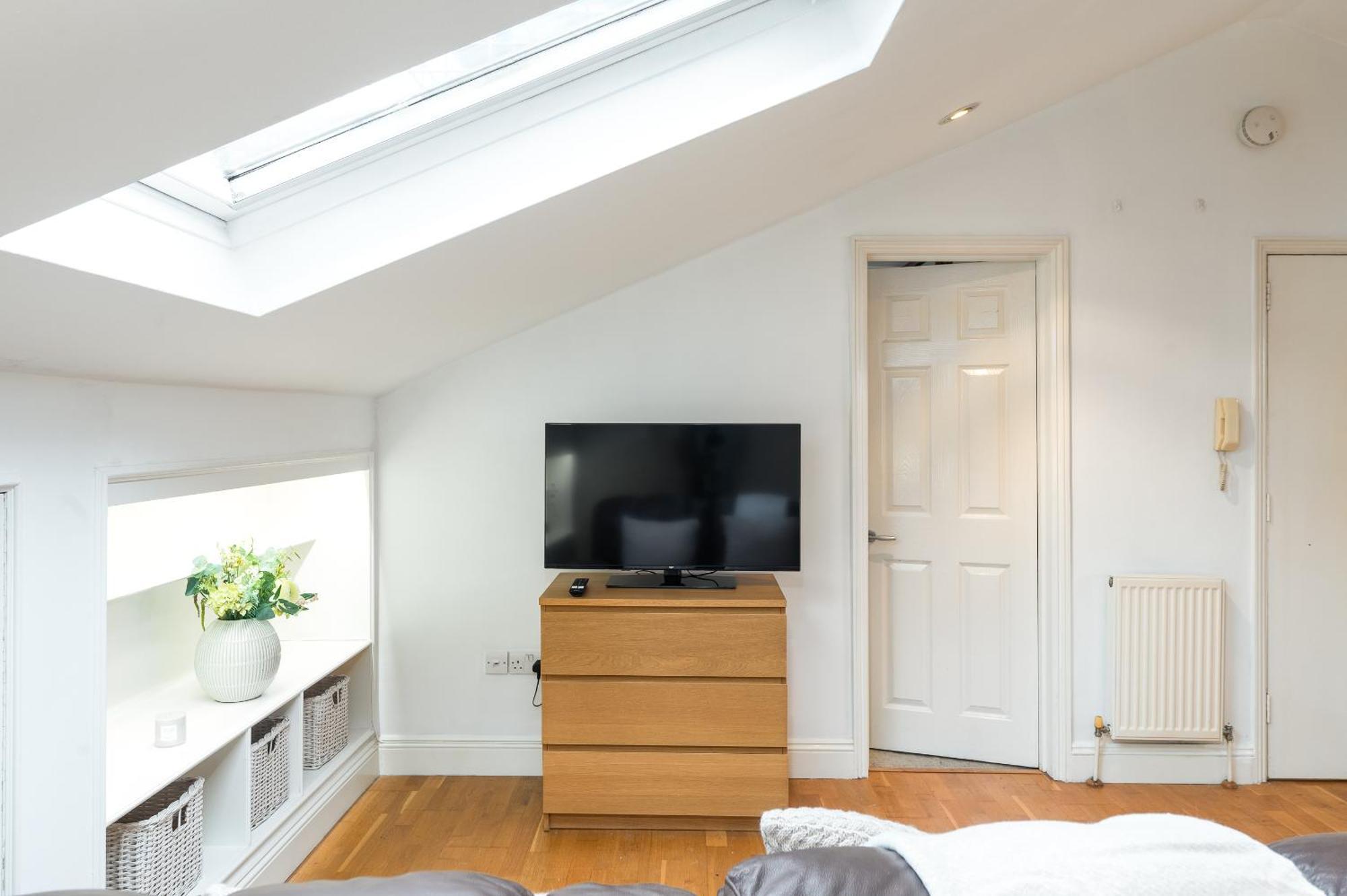 Pembridge Gardens By Capital Apartment