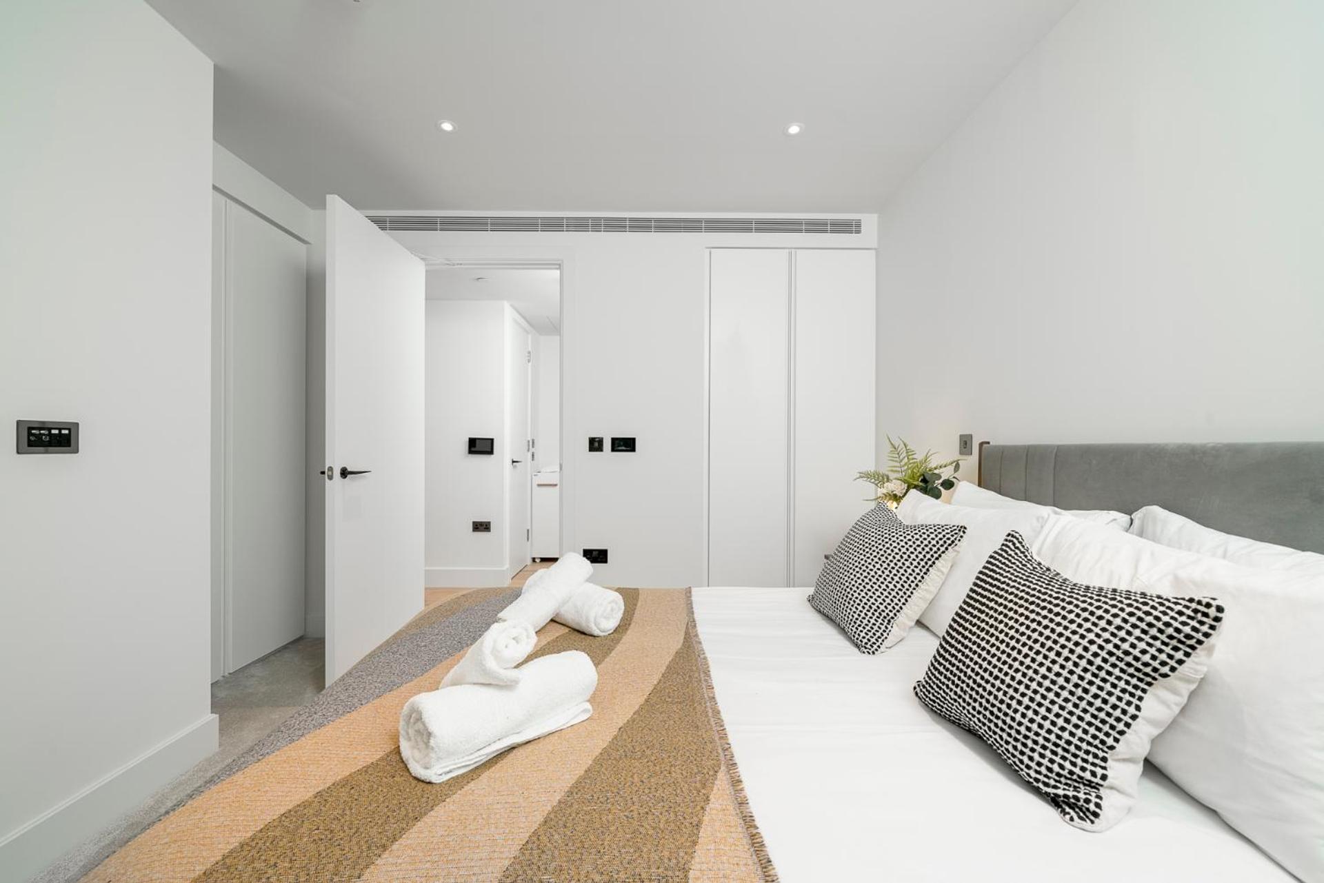2 Bedroom Westfield Near * Londres