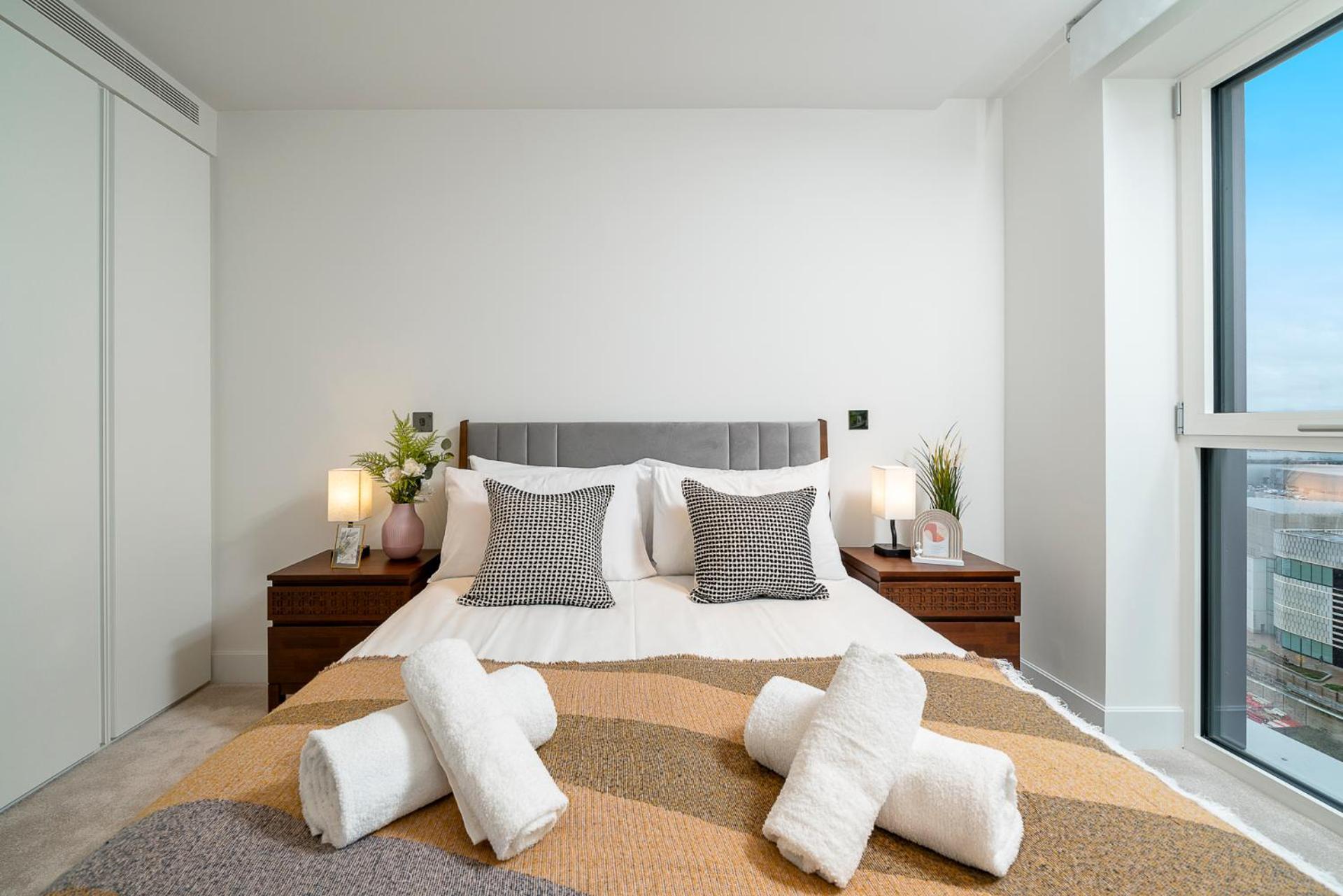2 Bedroom Westfield Near Appartement *