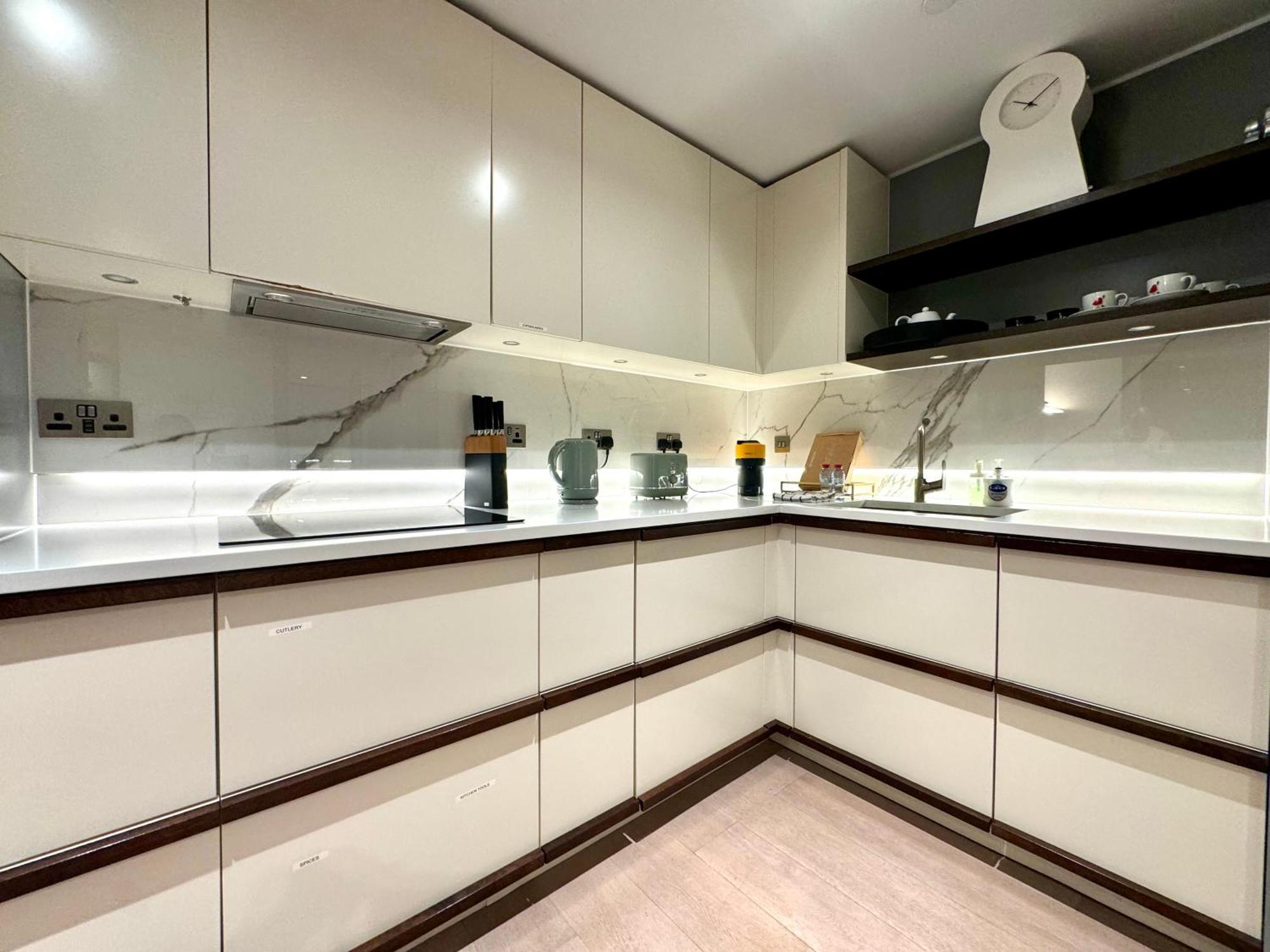 2 Bedroom Luxury Edgware Road By Wild Apartment *