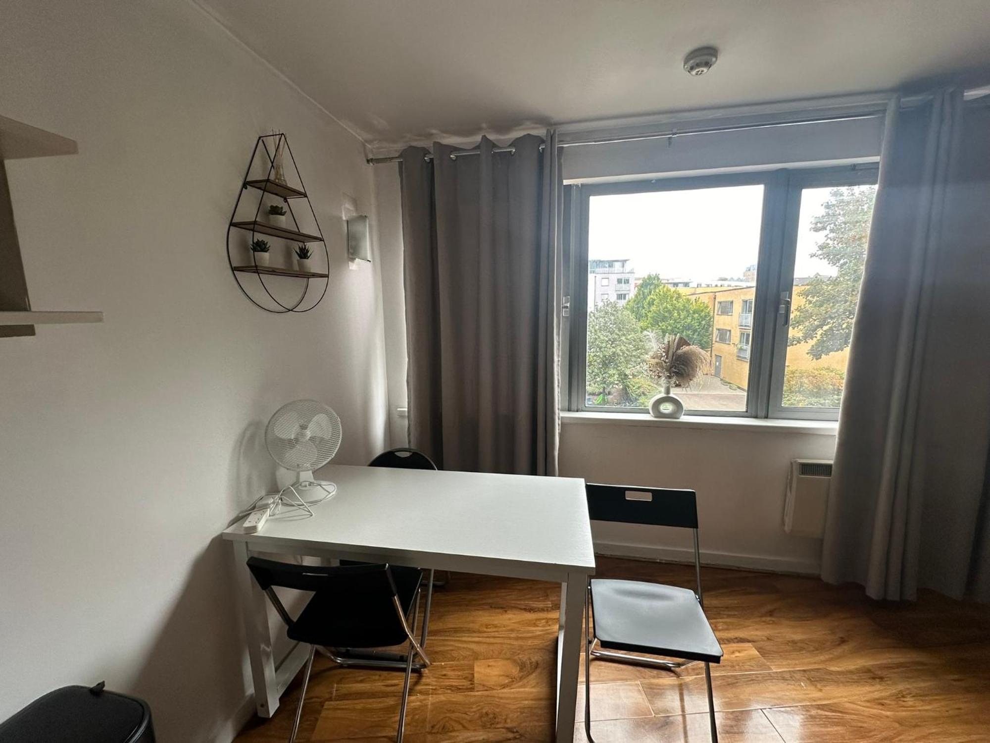 Apartamento Charming 1bdr Serviced Condo! 4 Guests Pool N Free Parking *
